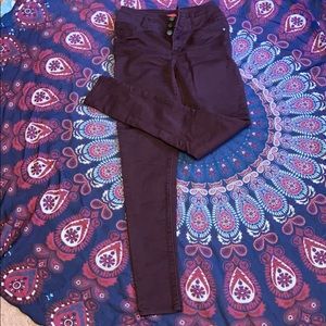 High waisted burgundy pants jegging style